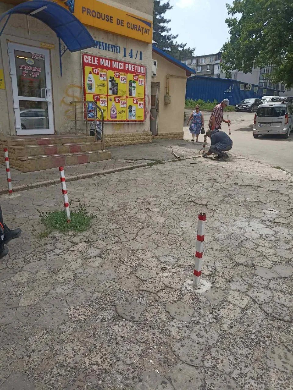 На Ботанике продолжается демонтаж шлагбаумов и других конструкций