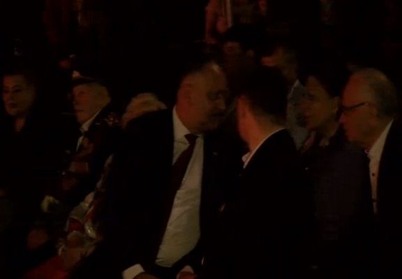 Înconjurat de bodyguarzi, Dodon a făcut baie de mulţime în PMAN