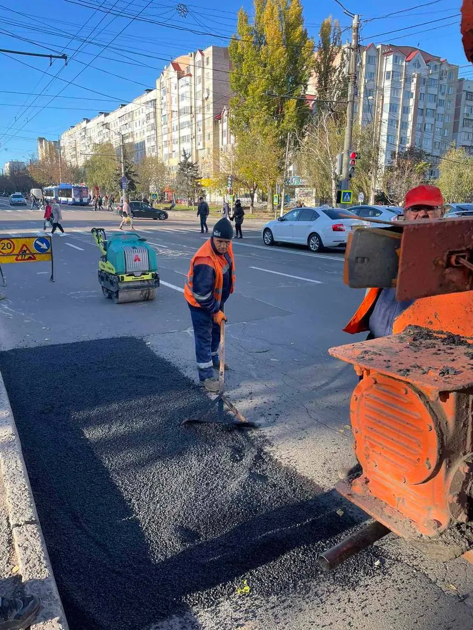 В столице ведутся работы по ремонту и обслуживанию дорожной инфраструктуры