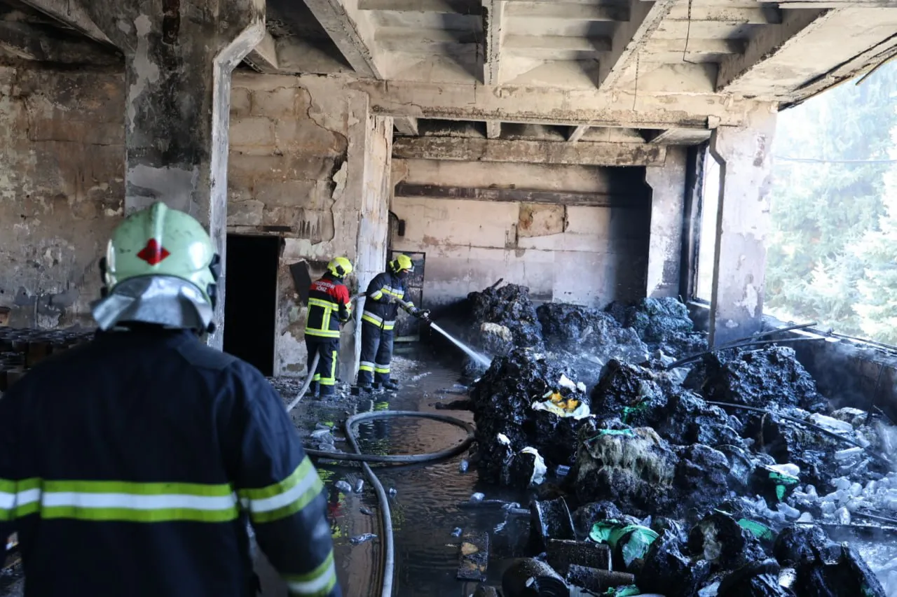 Incendiu la Buiucani: Un depozit, cuprins de flăcări
