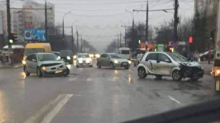 Accident violent pe strada Alba Iulia din sectorul Buiucani al Capitalei