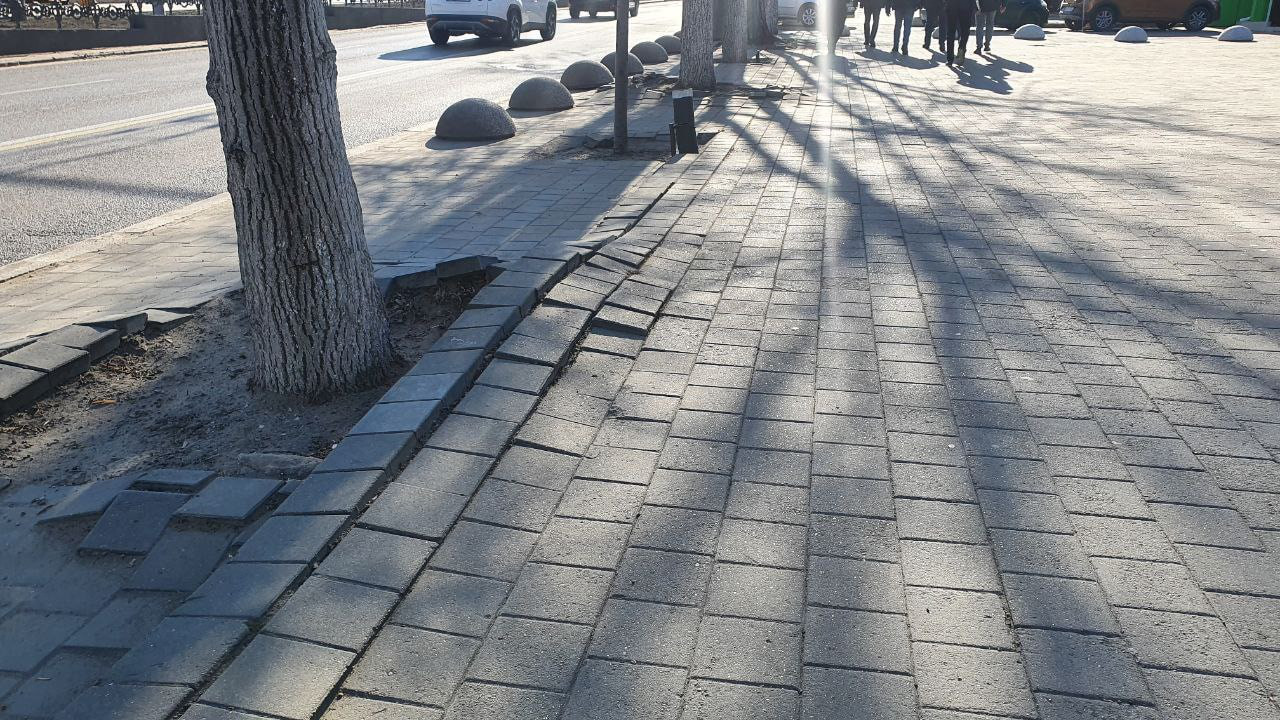 На Рышкановке возобновлен ремонт тротуаров