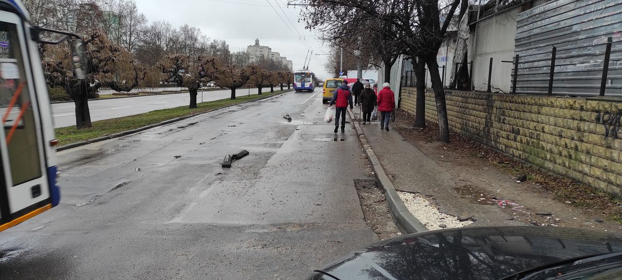 Дорожные ограничители на магистральной улице в Кишиневе продержались менее недели