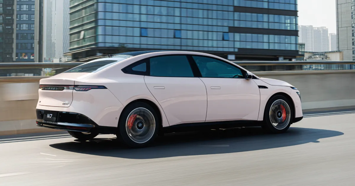 Nissan a primit 17.000 de comenzi pentru sedanul N7 într-o lună și intenționează să-l vândă la nivel global