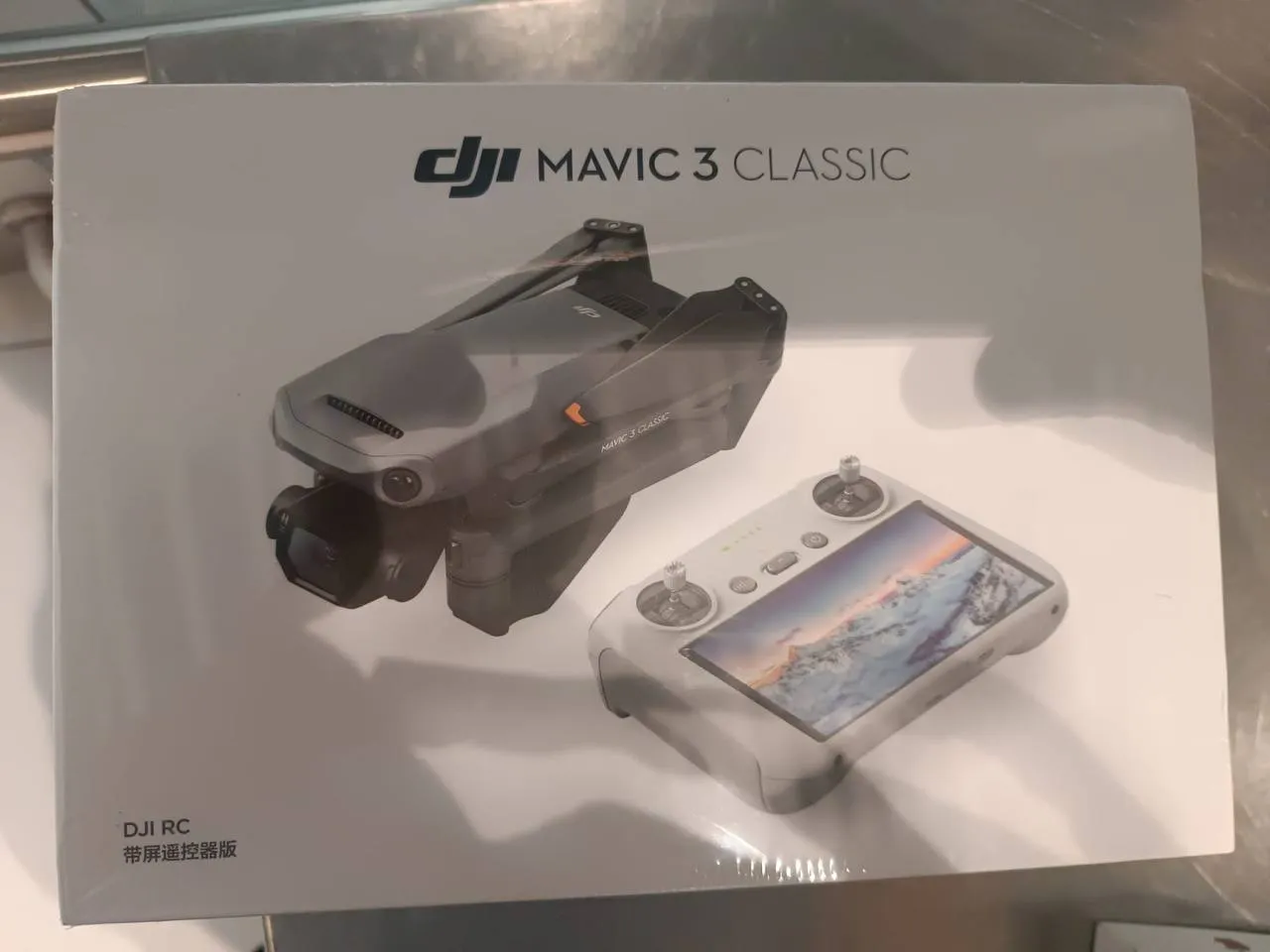 В аэропорту Кишинева конфисковали три смартфона и дрон