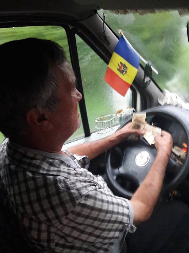 В Кишиневе маршрутчик пригрозил пассажирам аварией: Сейчас я въеду в столб