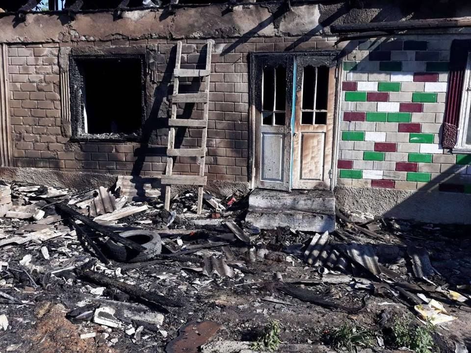 Пожарные спасли двух запертых в горящем доме детей в Кагульском районе