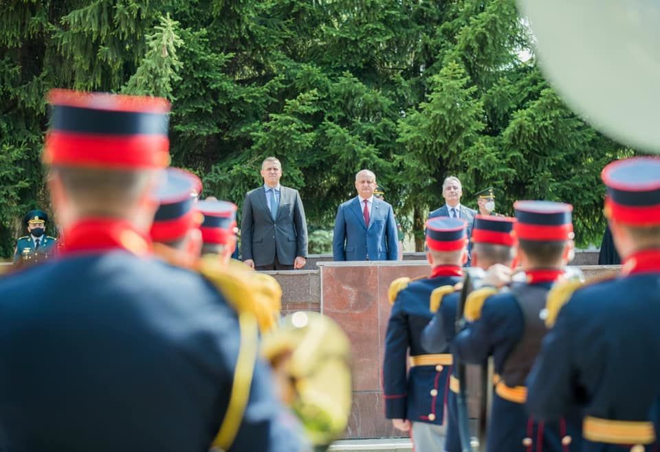 Президент вручил награды военнослужащим, участвовавшим в параде в Москве