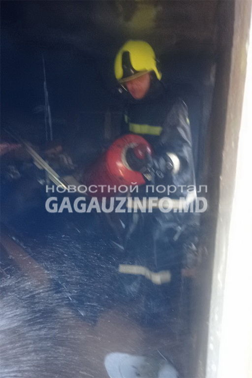 Возгорание в Комрате: пожарные на руках вынесли газовый баллон