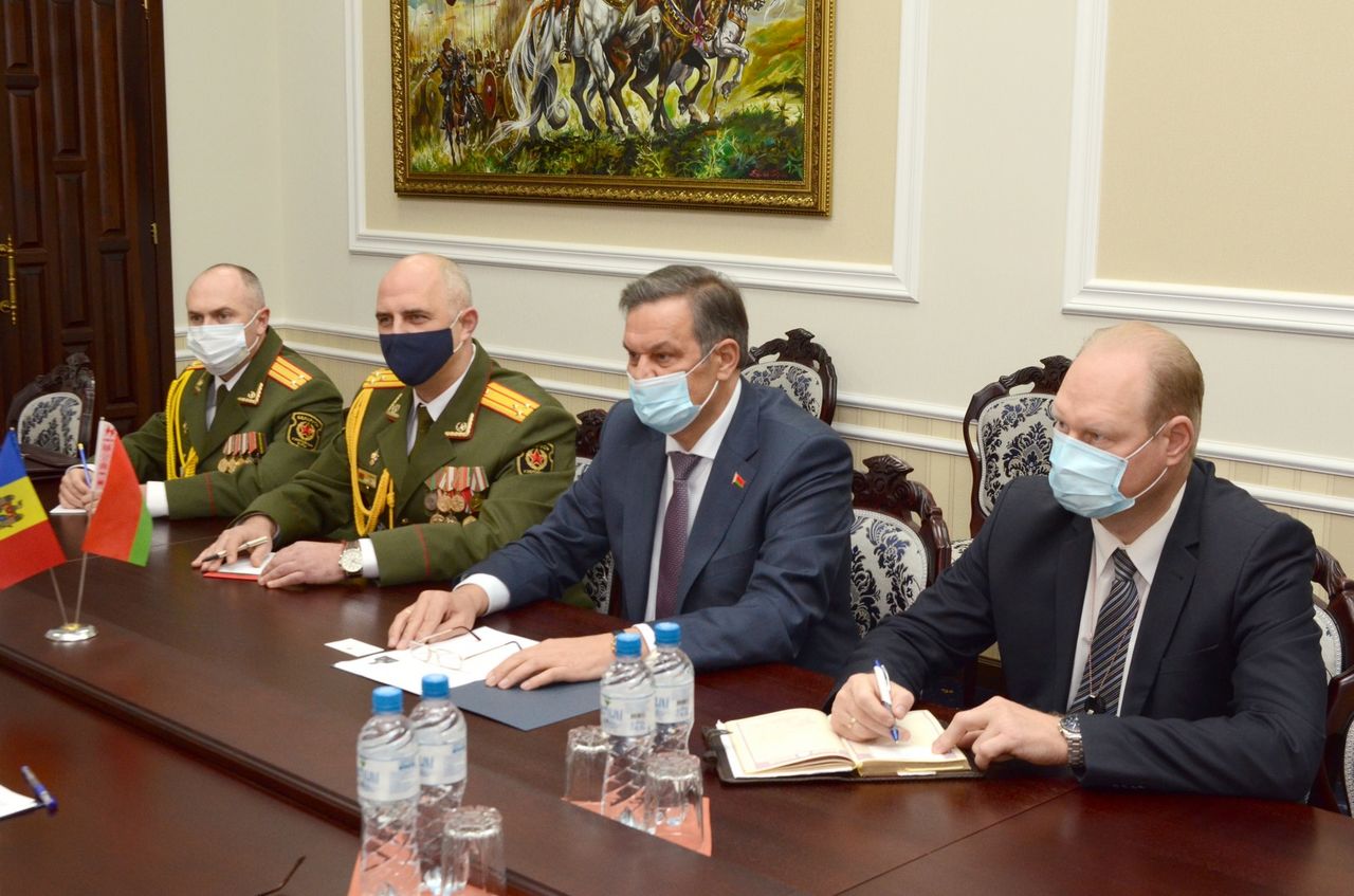 Новый военный атташе Беларуси представлен министру обороны Молдовы