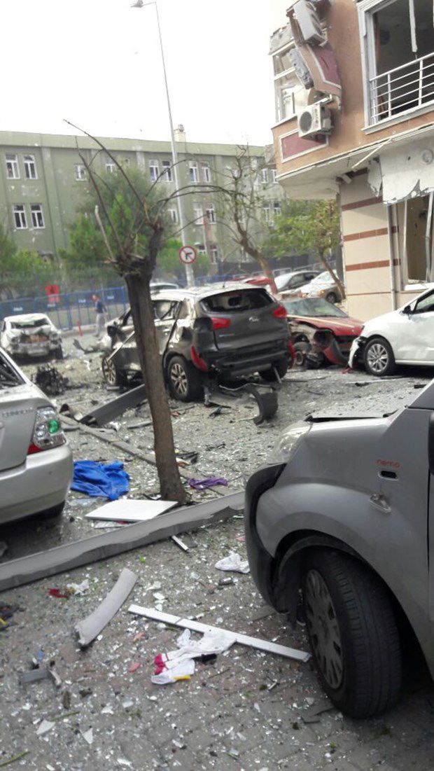 Пять человек пострадали при взрыве мотоцикла в Стамбуле