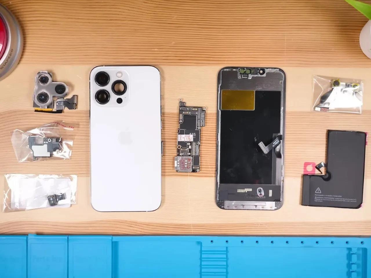 Un blogger a asamblat un iPhone cu piese de pe AliExpress: Mult mai ieftin decât unul nou