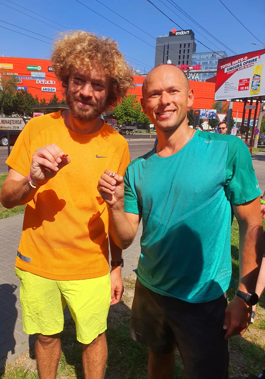 Sporter подарил известному блогеру Илье Варламову символ Chisinau Big Hearts Marathon