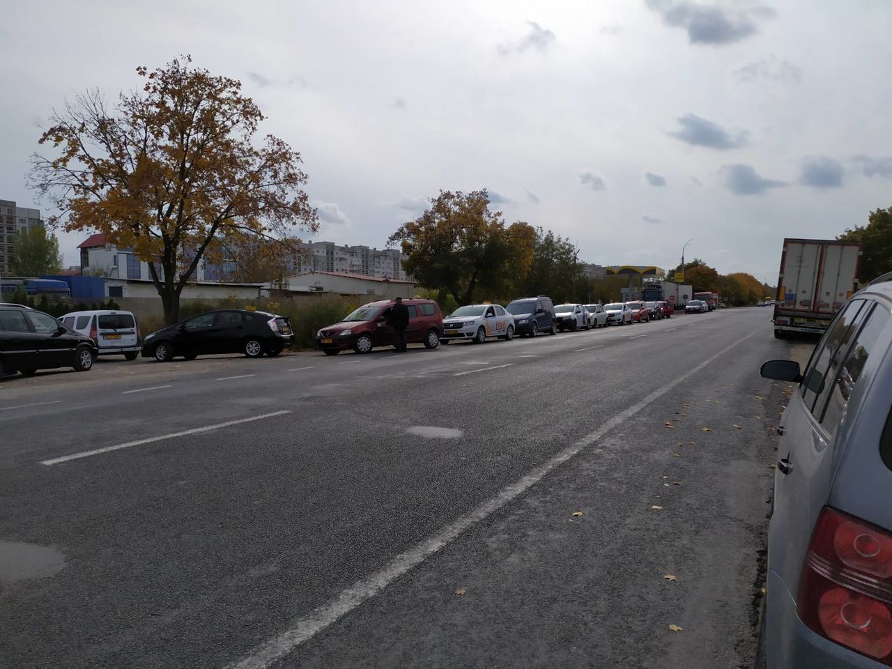 В Бельцах осталась только одна газовая заправка, собралась большая очередь