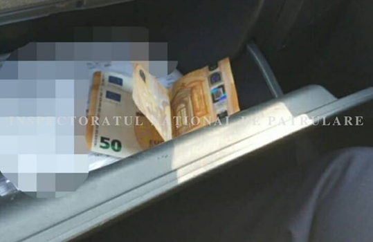 Девушка без водительских прав пыталась откупиться от полицейских