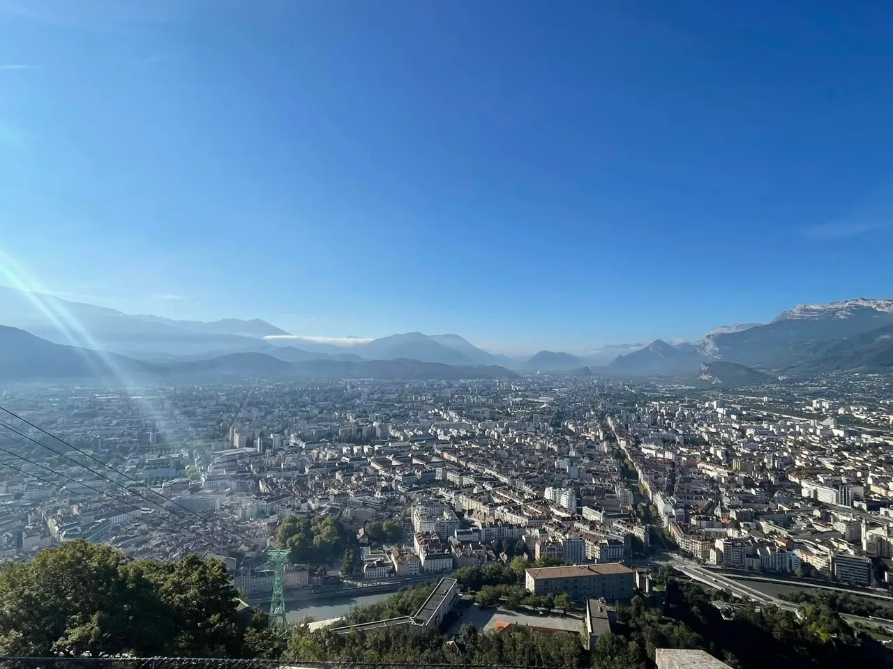 Un scuar din orașul francez Grenoble, numit în cinstea Capitalei Moldovei