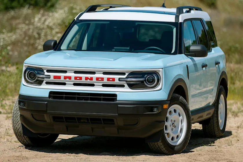Ford представил ретро-версии моделей Bronco и Bronco Sport