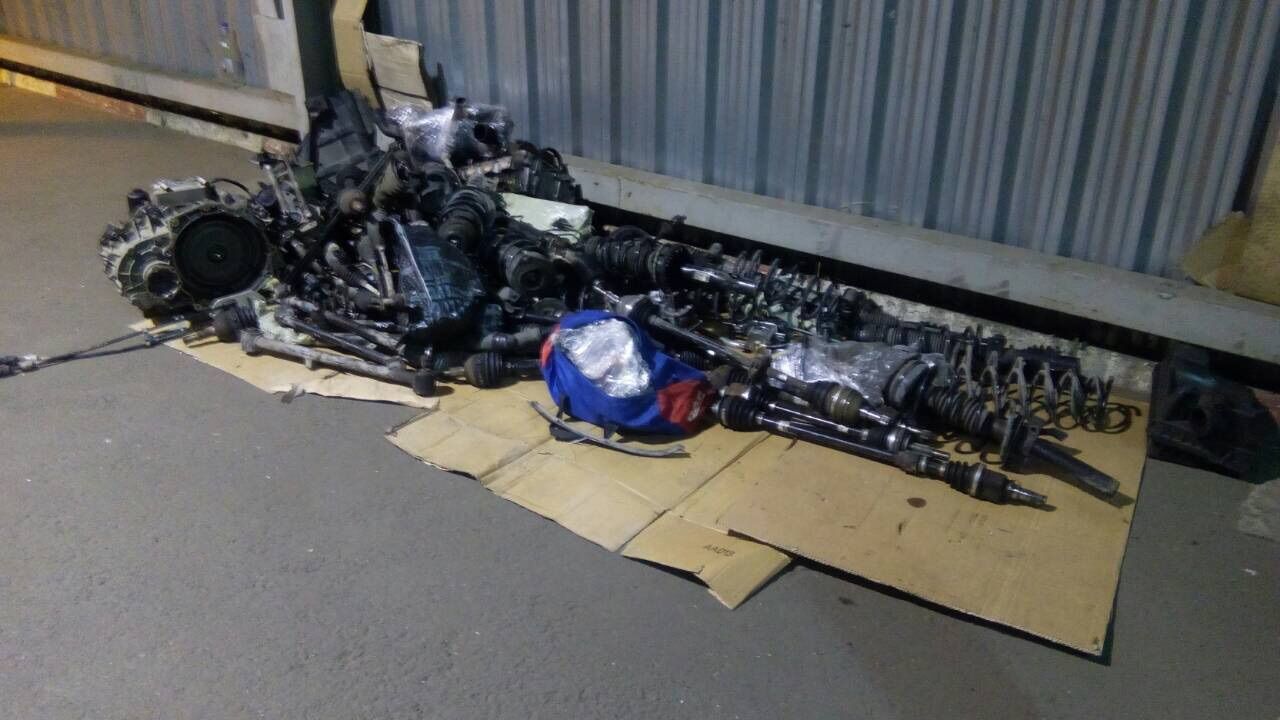 Двое молдаван незаконно ввозили в страну использованные автозапчасти