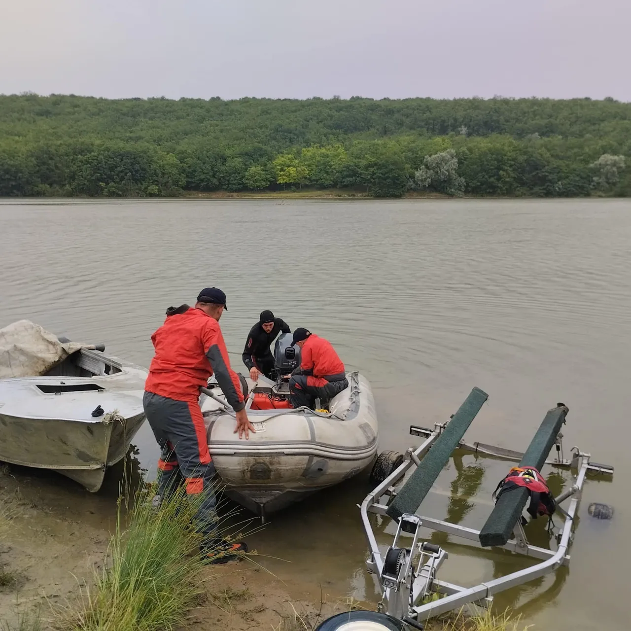 На дне пруда в селе Буцены водолазами обнаружен труп мужчины