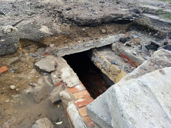 В Одессе ливень смыл асфальт с улицы