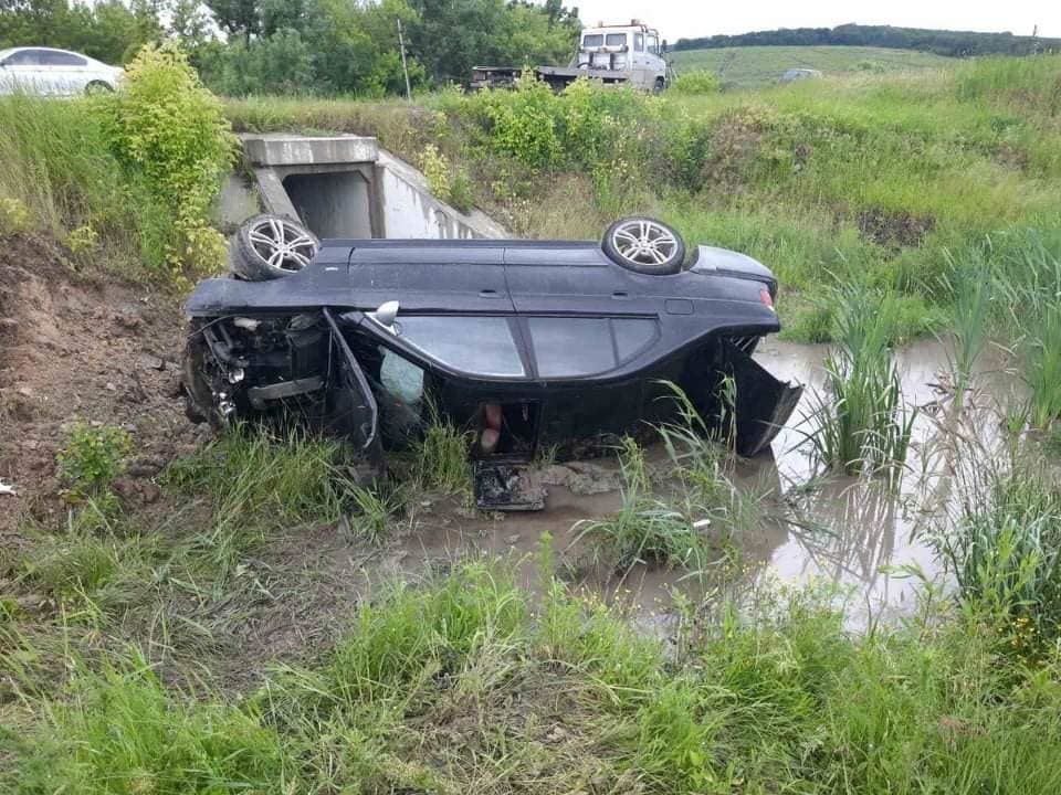 ДТП у Хынчешт: водитель повредил спину, а у пассажира сломана челюсть