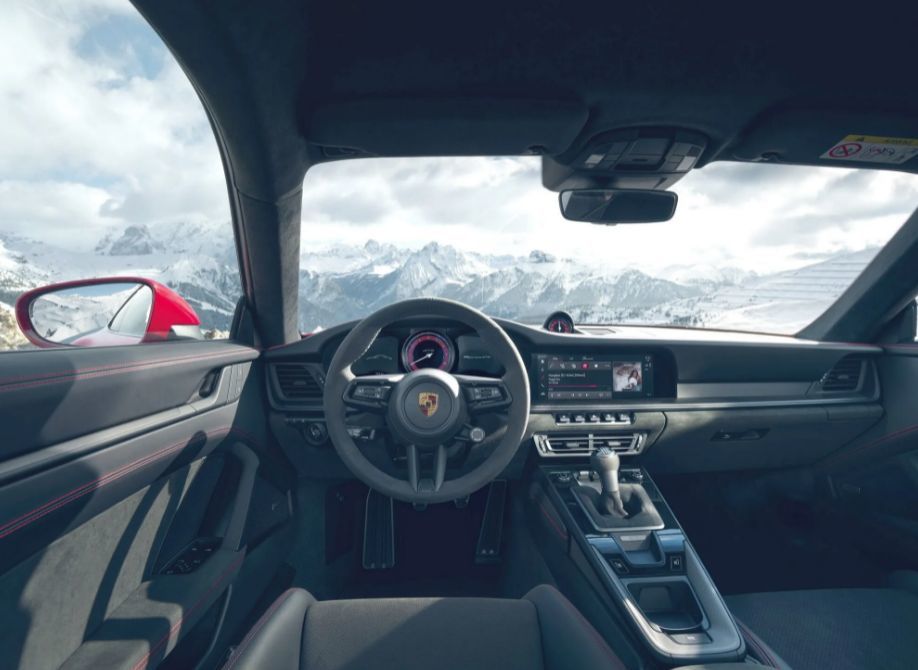 Легендарный Porsche 911 обзавелся новыми версиями GTS