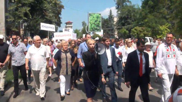 В центре Кишинева сторонники Шора заблокировали дорожное движение