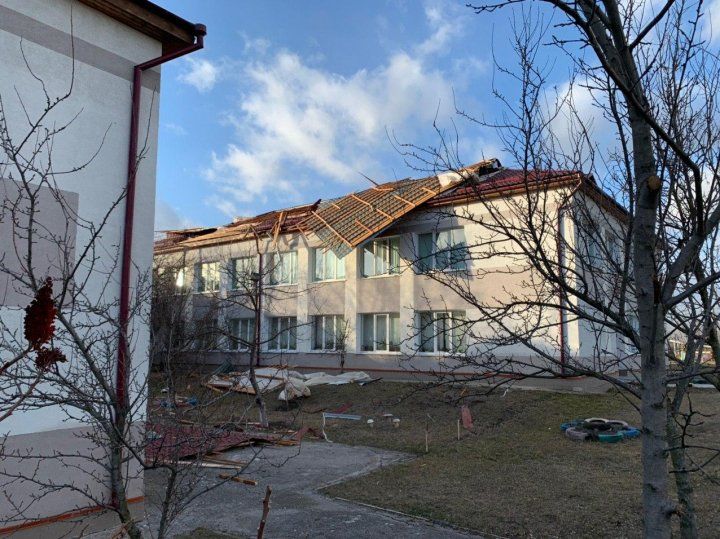 Со школы в Тогатино сорвало крышу