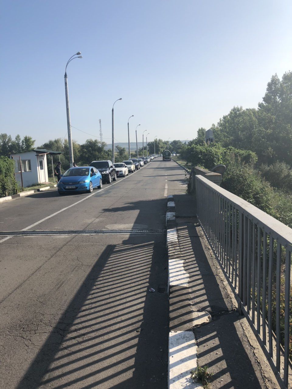 На КПП "Албица" образовались очереди, водителям рекомендуют другие таможенные посты