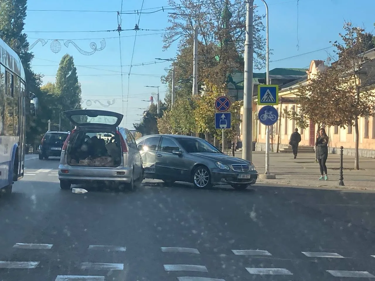 ДТП в центре Кишинева: столкнулись автомобили Mercedes и Honda