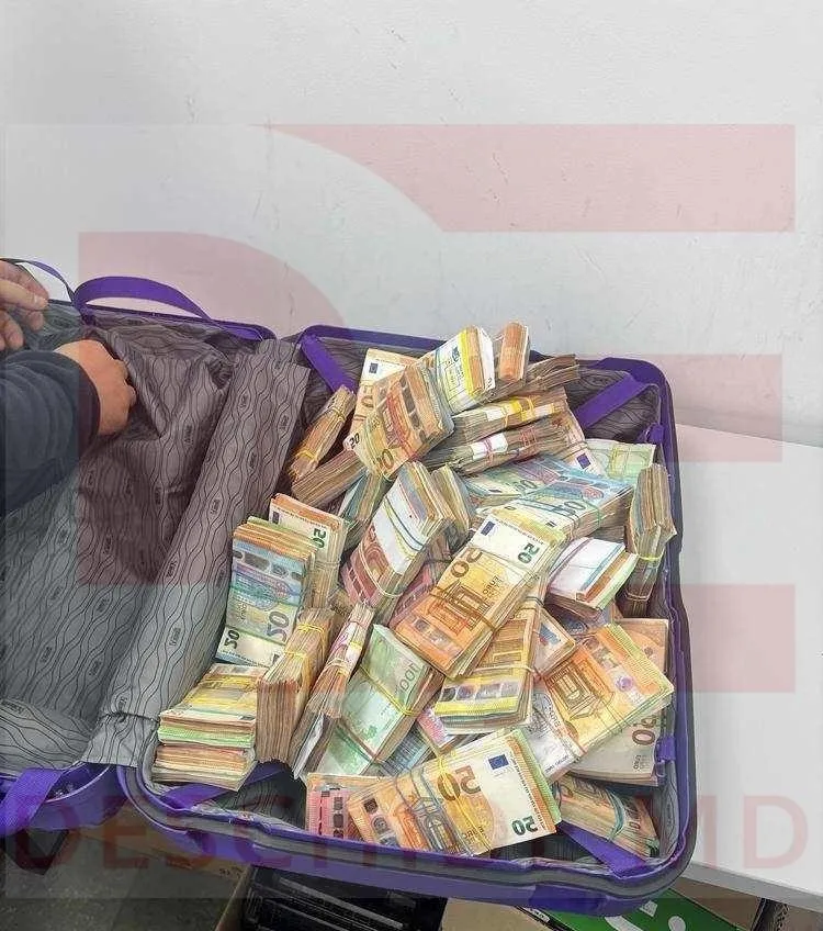 На КПП в Скулянах в чемодане у мужчины нашли 550 000 евро