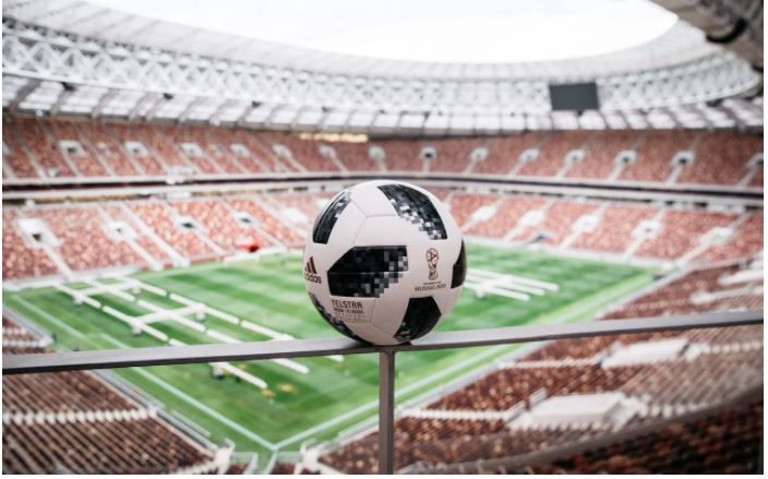 Messi a prezentat mingea Cupei Mondiale. Cum arată și cât costă balonul oficial
