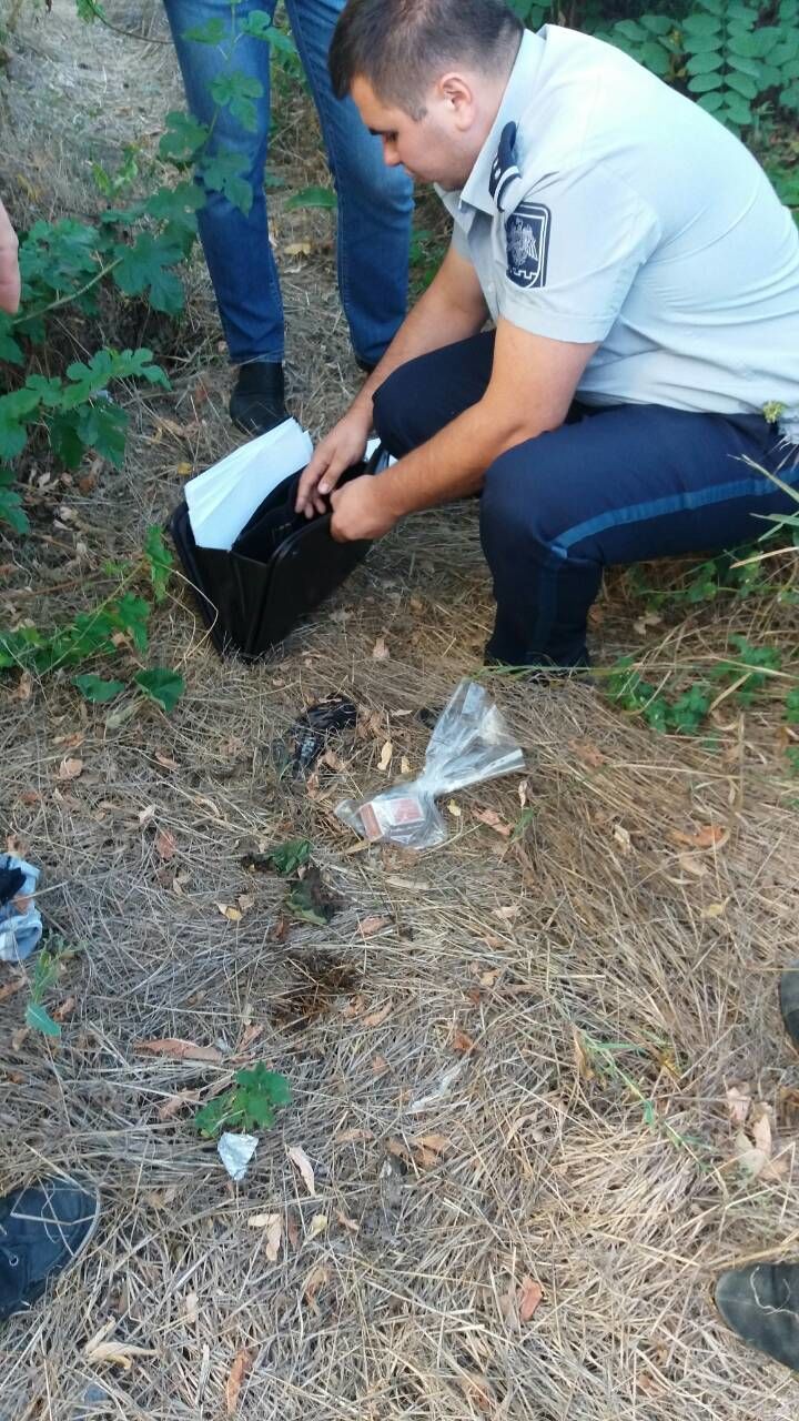 Descinderi la domiciliile unor bănuiți în trafic ilicit de droguri