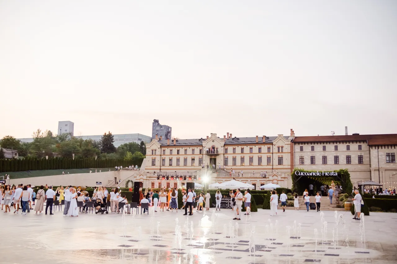 Cucoanele Fiesta в Castel Mimi
