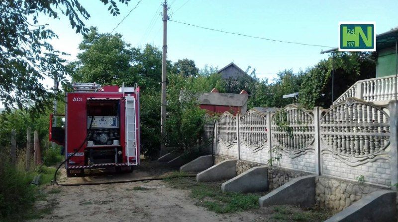 В Хынчештах замыкание привело к пожару, который уничтожил 70% дома