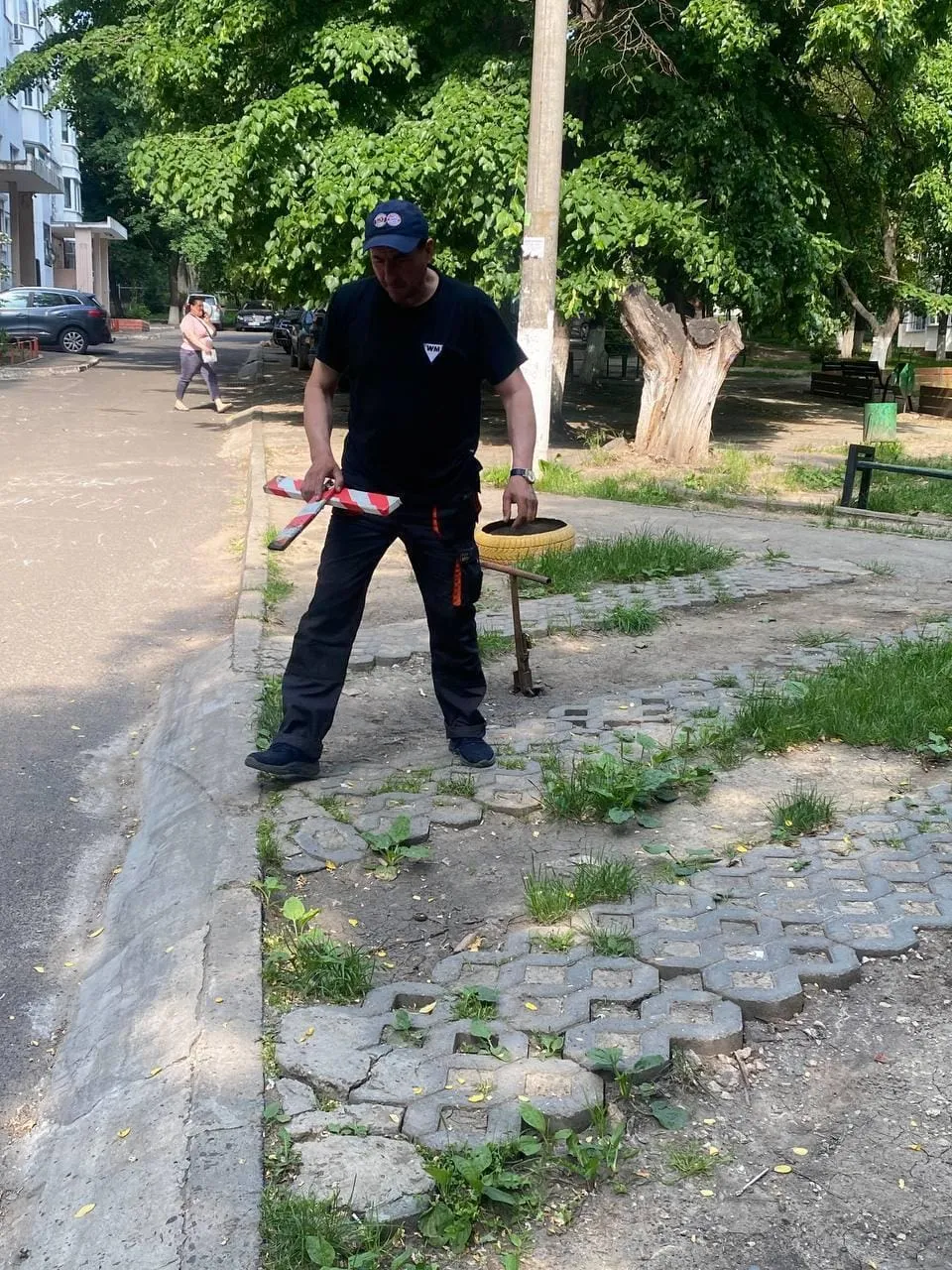 В Кишиневе демонтировали незаконные блокираторы парковок