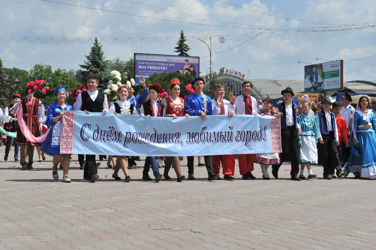 В Бельцах состоялся праздничный парад в честь 595-летия города