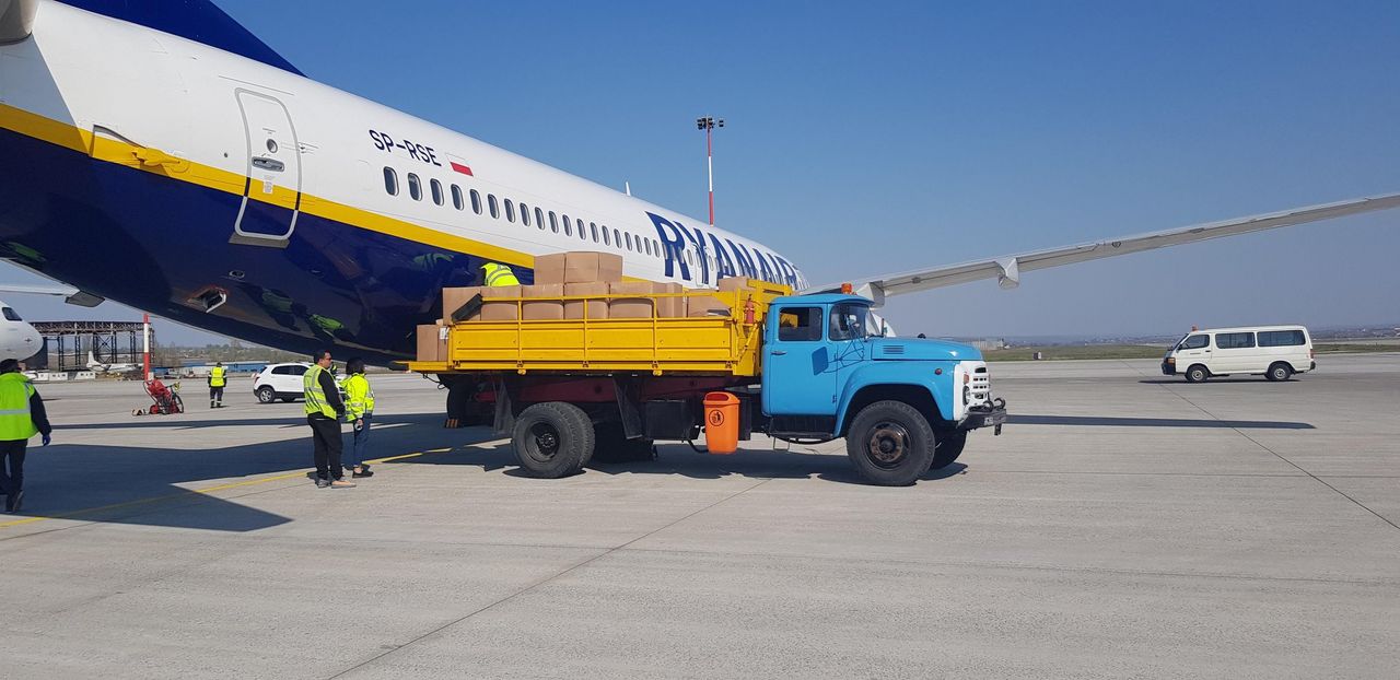 Из Кишинева на самолете компании Ryanair вывезли медоборудование