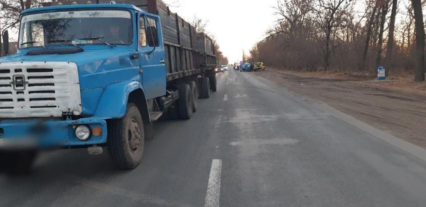 В Каушанах произошло ДТП: мужчина на легковом автомобиле врезался в грузовик