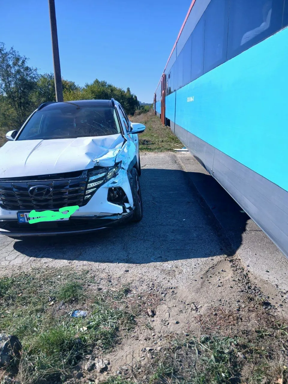 В Новоаненском районе поезд протаранил Hyundai: в авто находились два человека