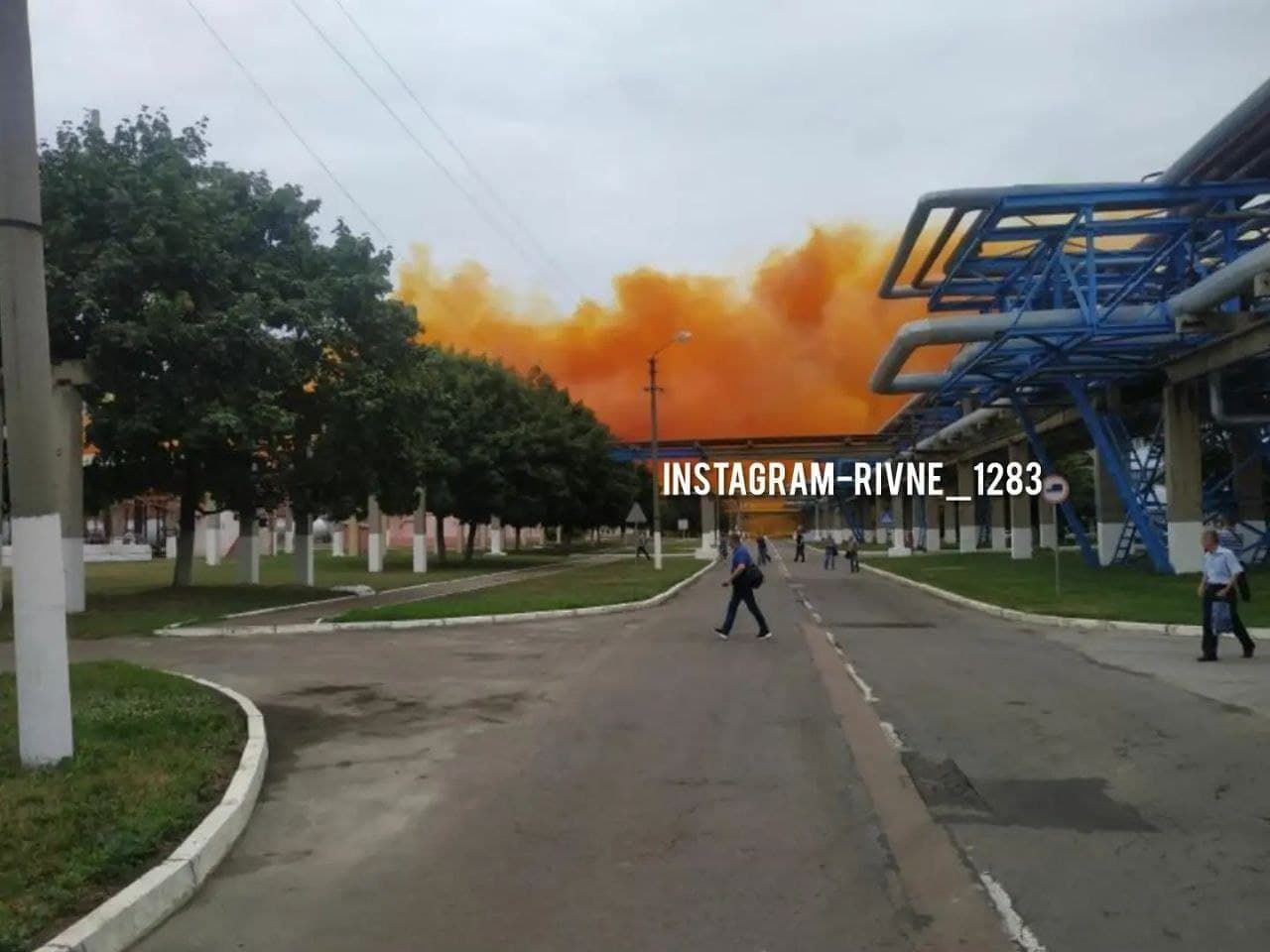 На одном из крупнейших химзаводов Украины "Ровноазот" произошел взрыв и пожар