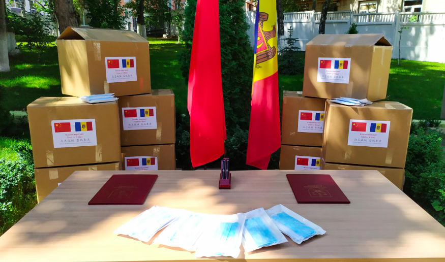Руководство инспектората карабинеров поблагодарило Китай за партию масок