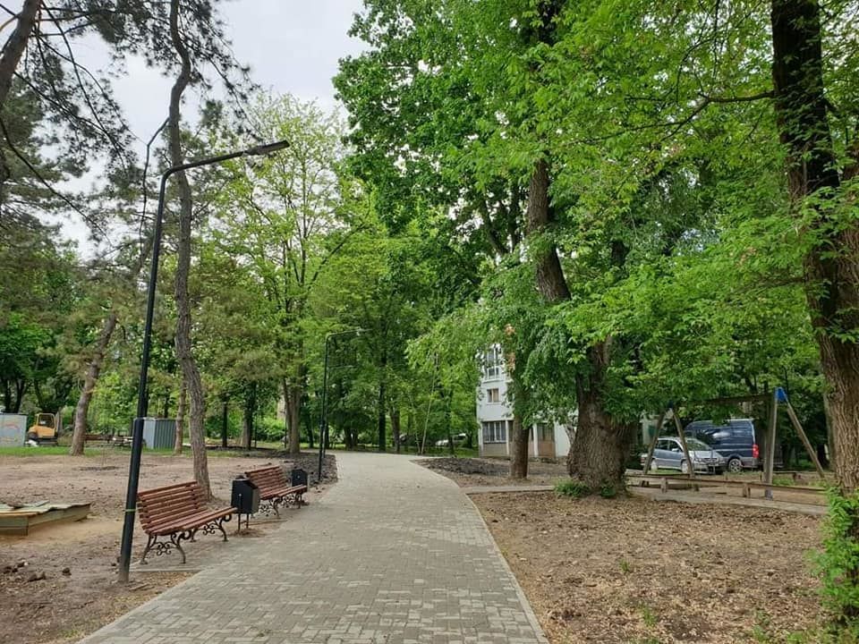 Работы по обустройству сквера на улице Николае Димо идут полным ходом
