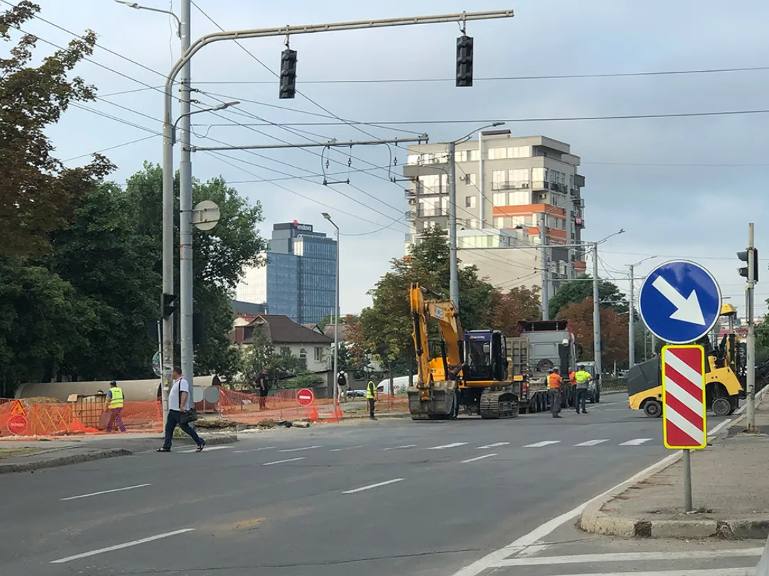После закрытия улицы Чуфля на виадуке образовались километровые пробки