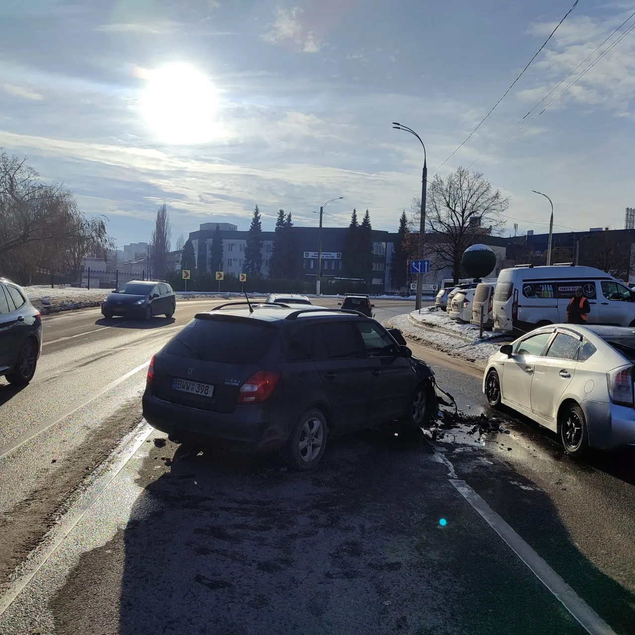 Accident în Capitală: Două automobile s-au tamponat frontal