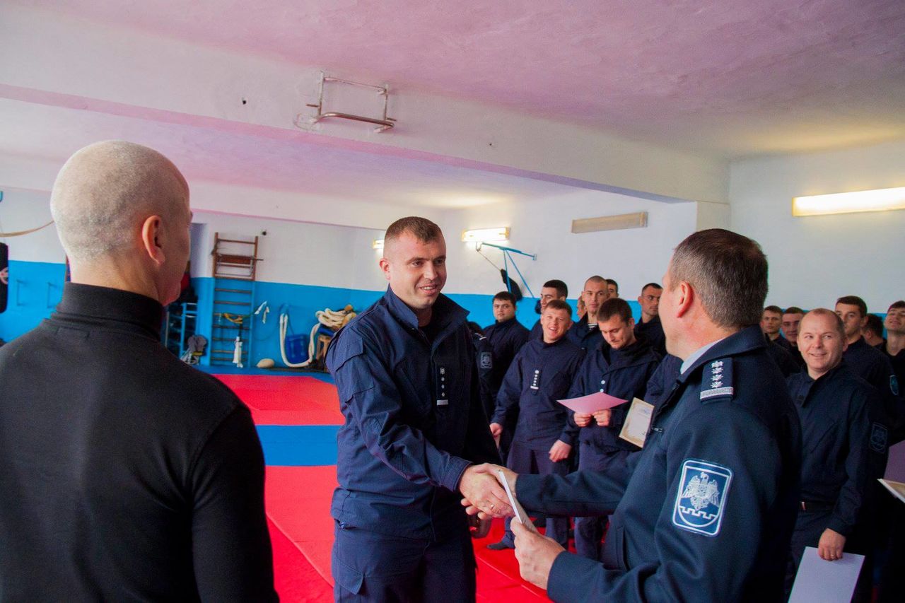 В течение 2 недель 30 пограничников изучали приемы самообороны каратэ