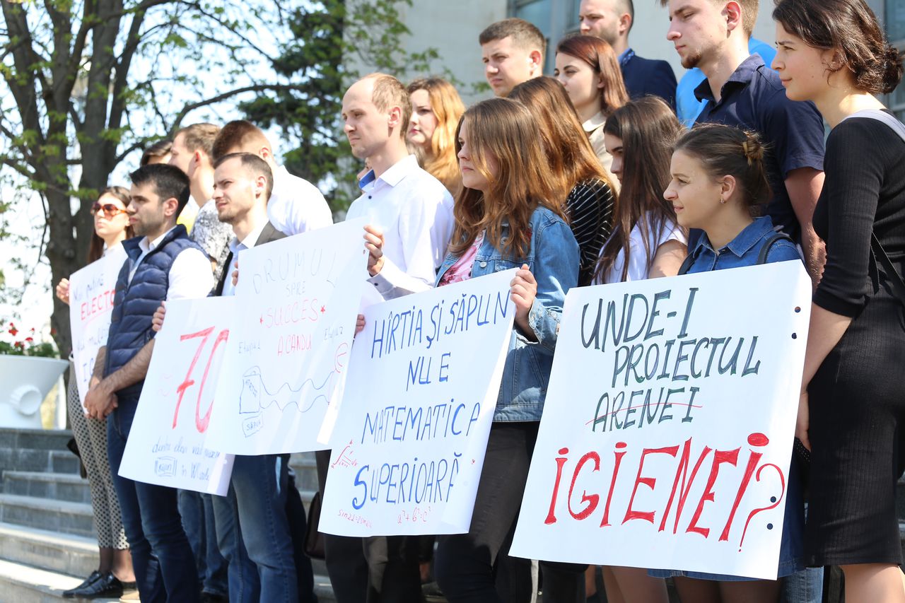 ПДС Youth и Молодежь DA начали кампанию „Бумага и мыло”