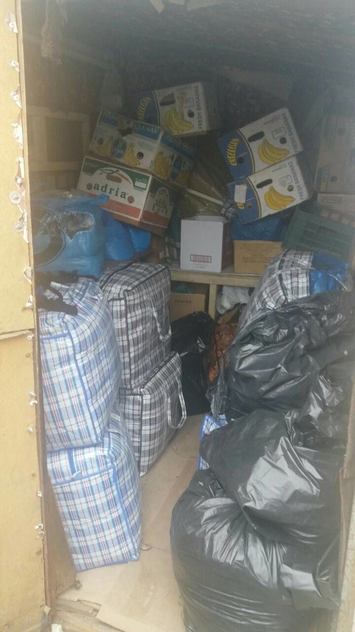 Îmbrăcăminte fără acte la piață. Marfa de 150.000 lei, confiscată