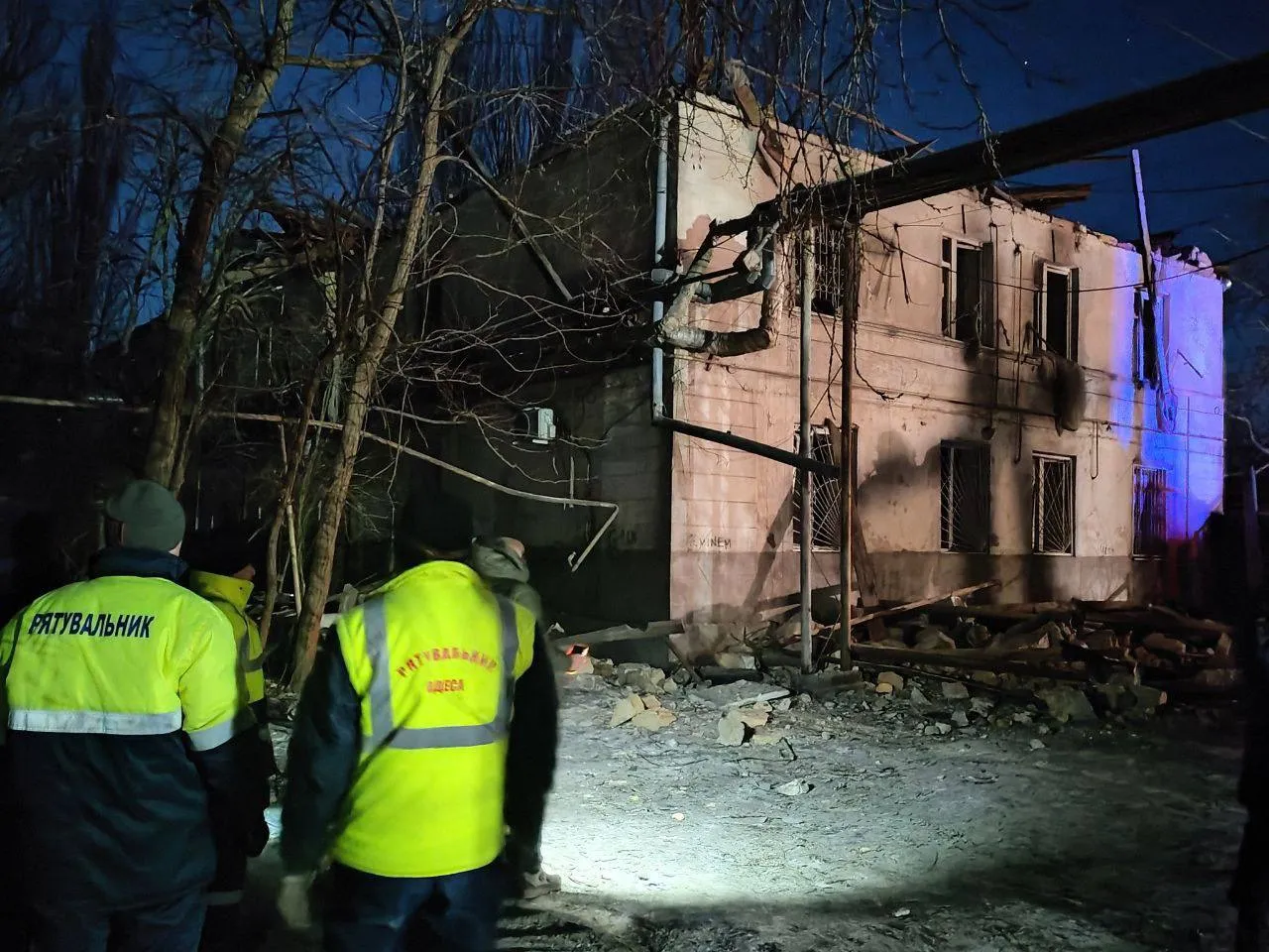 Clădiri rezidențiale și un obiectiv industrial, avariate la Odesa în urma unui atac rusesc