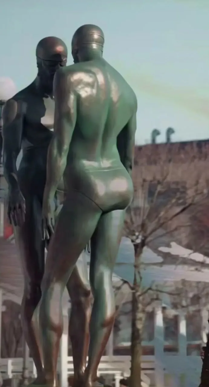 Жителей Ясс возмутила статуя у Дворца культуры